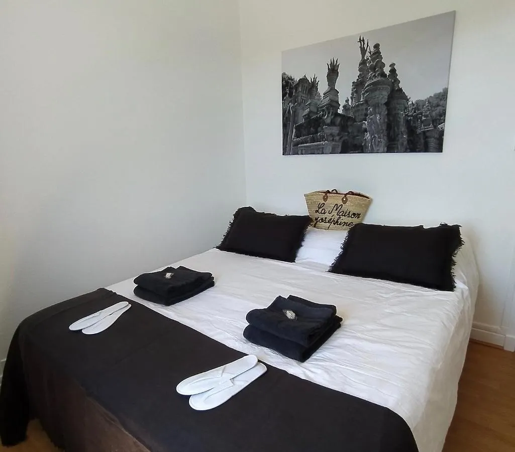 La Maison Josephine Bed & Breakfast Marges France