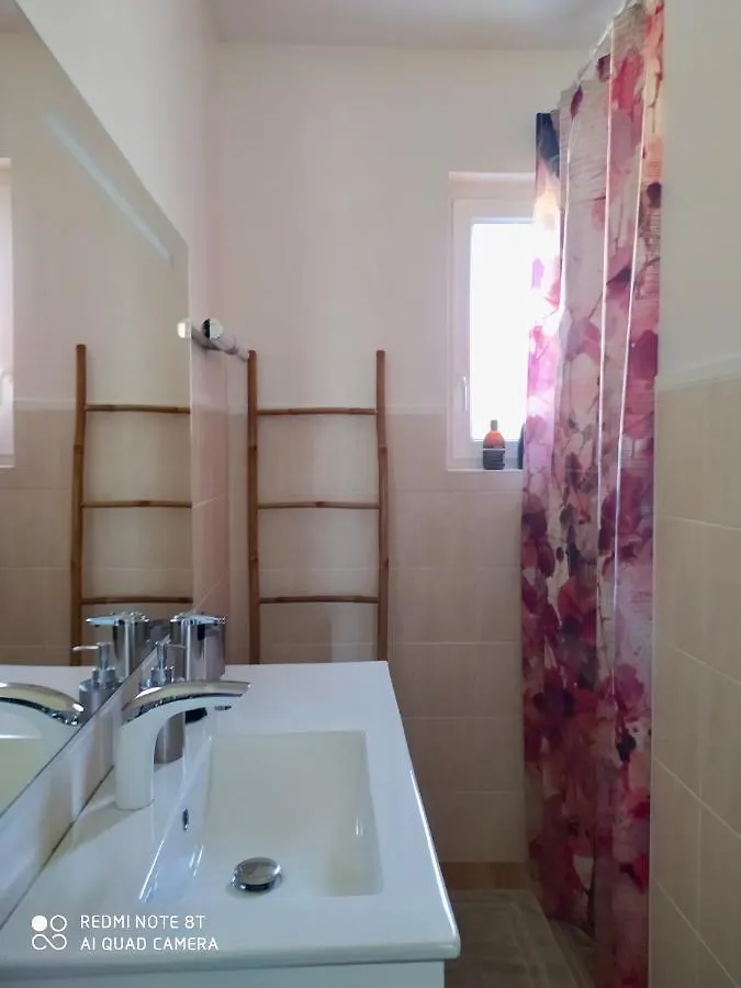 La Maison Josephine Bed & Breakfast Marges 0*,  France